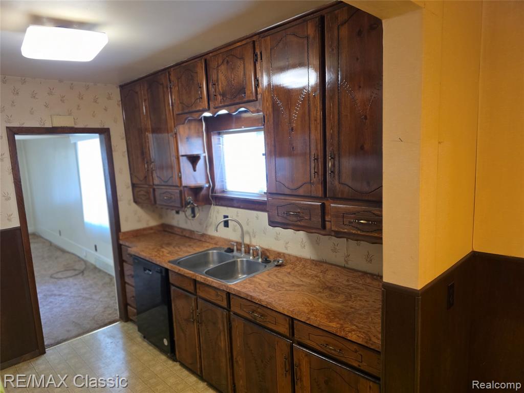 952 Lakeview Street, Waterford, MI 48328 — Photo 9