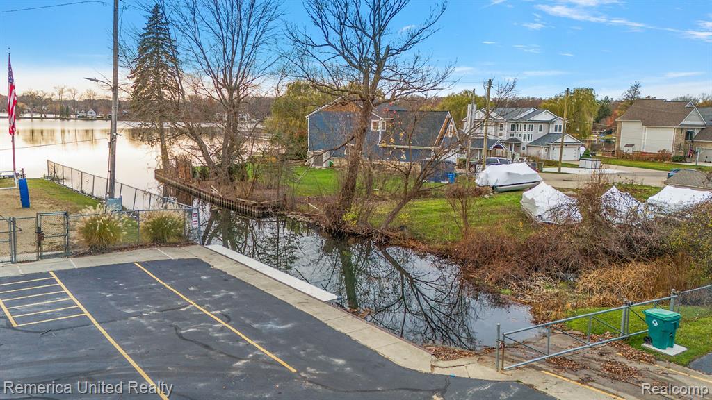 876 RIDGEMONT Street, Commerce Twp, MI 48382 — Photo 35