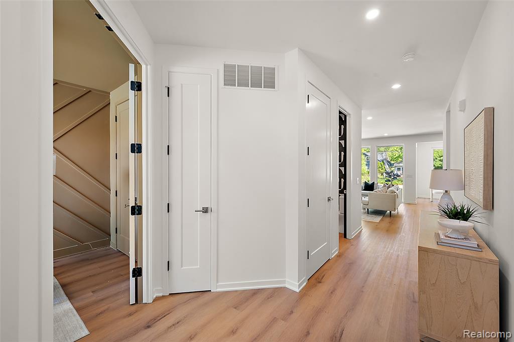 441 E Oakridge Street, Ferndale, MI 48220 — Photo 3