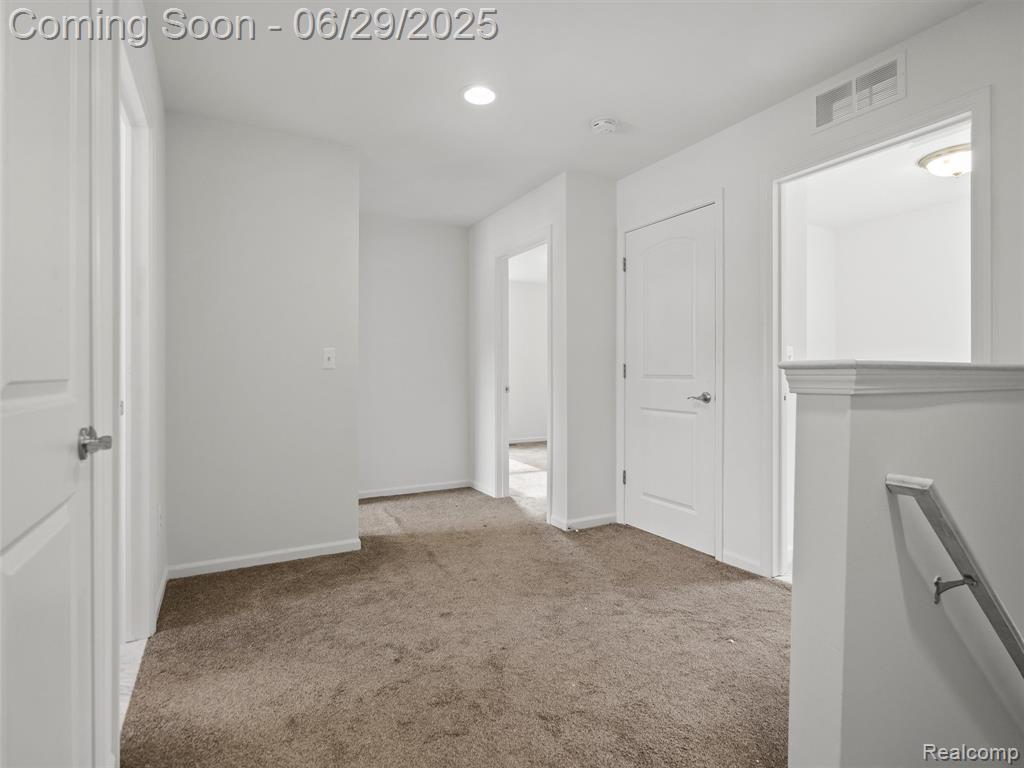 399 W DALLAS Avenue, Madison Heights, MI 48071 — Photo 17
