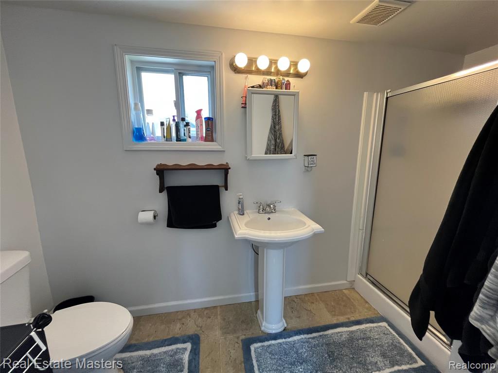 2108 MILITARY Street, Port Huron, MI 48060 — Photo 9