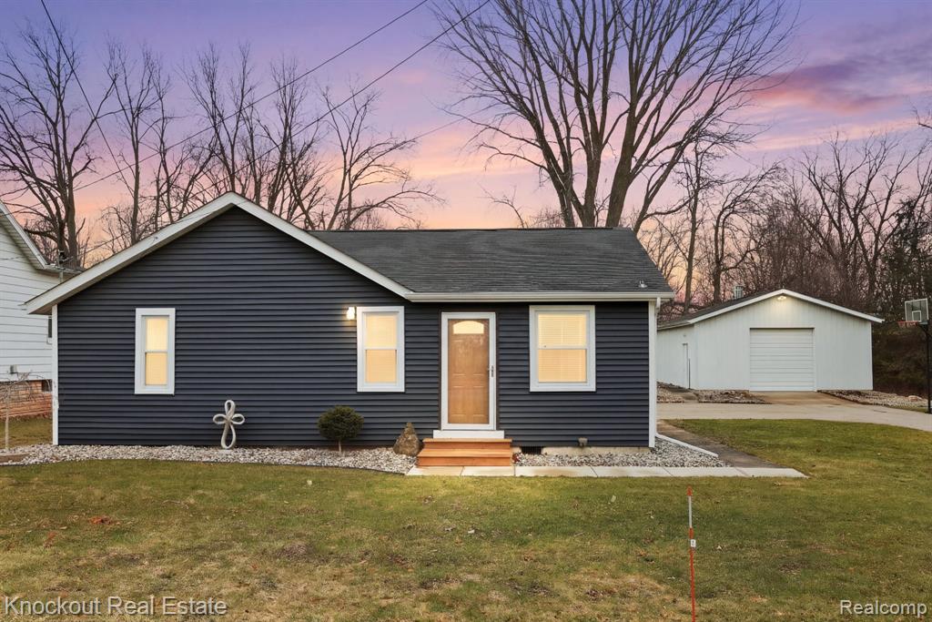 213 E Maple Street, Vassar, MI 48768 — front exterior