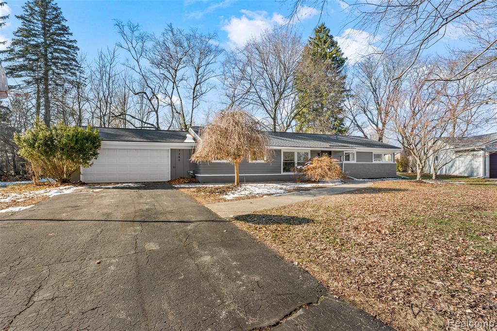 7260 Cottonwood, West Bloomfield, MI — front exterior