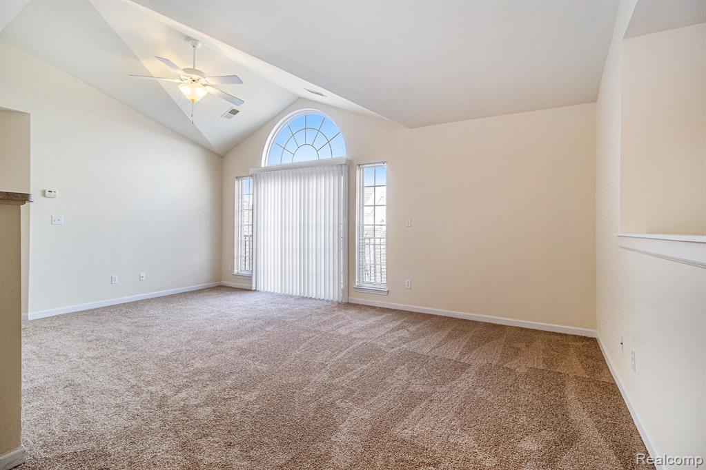 27261 HIDDEN OAKS Drive, Trenton, MI 48183 — Photo 4