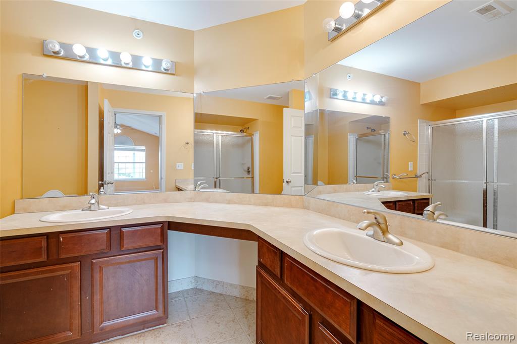 31204 Alexa Drive, Commerce Twp, MI 48390 — Photo 23