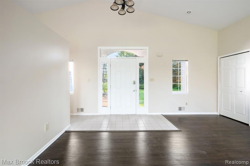 2165 Oakwood Road, Ortonville, MI 48462 — Photo 9