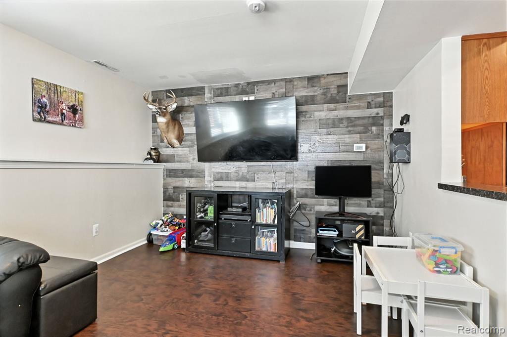 800 Birdsong Drive, Milford, MI 48381 — Photo 12