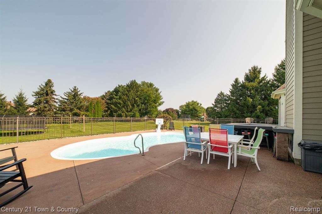 914 SHREWSBURY Drive, Clarkston, MI 48348 — Photo 46