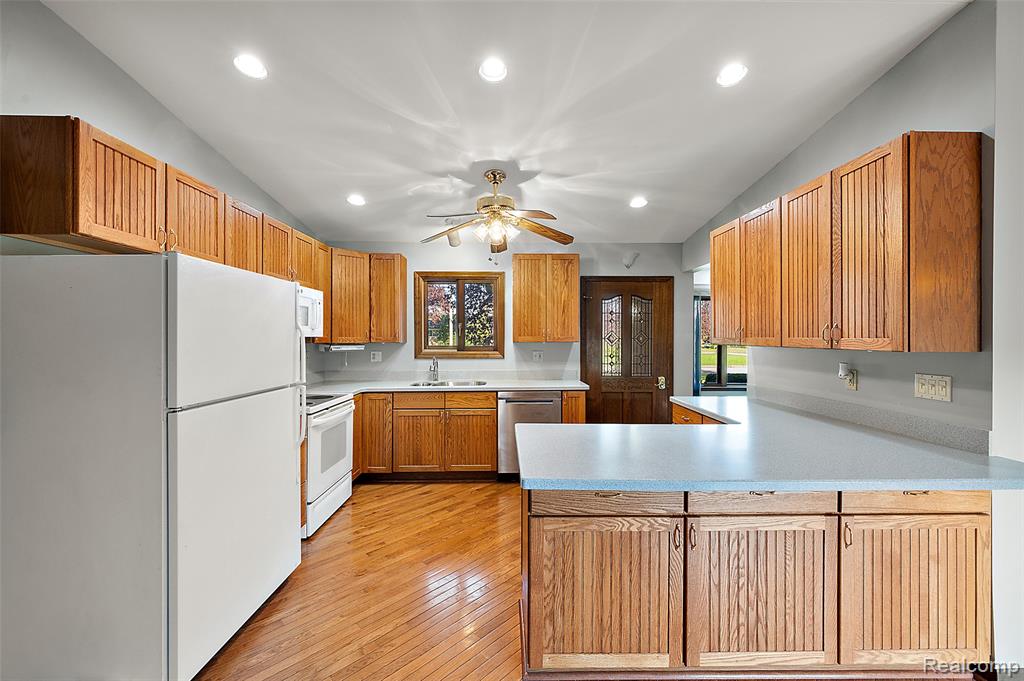 15 Pleasant Lake Drive, Waterford, MI 48327 — Photo 19