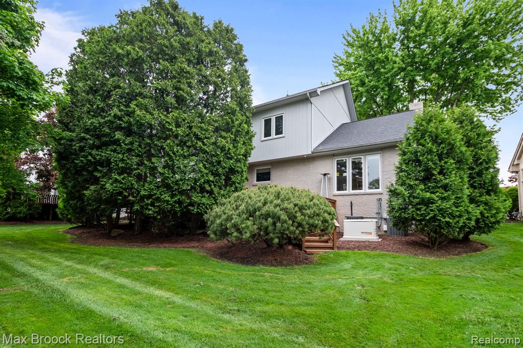 6566 Bristol Drive, West Bloomfield, MI — Photo 41