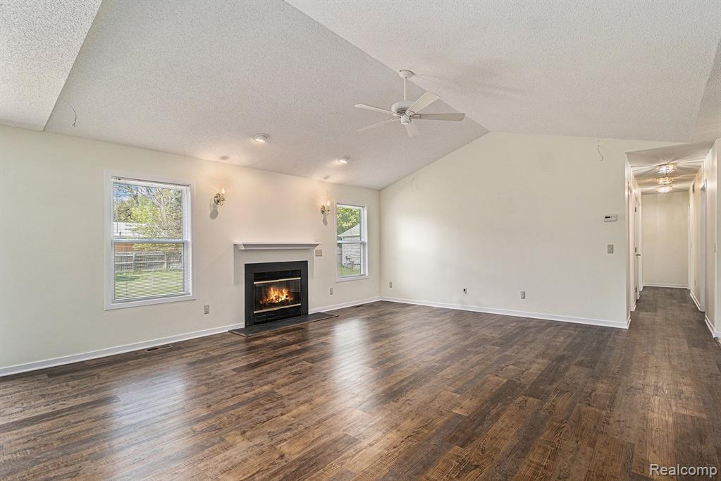 45 N HOSPITAL Road, Waterford, MI 48327 — Photo 4