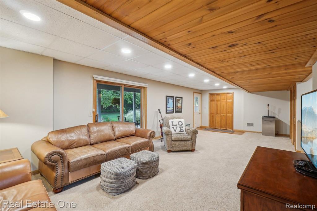 11175 SAND CRANE Way, South Lyon, MI 48178 — Photo 31