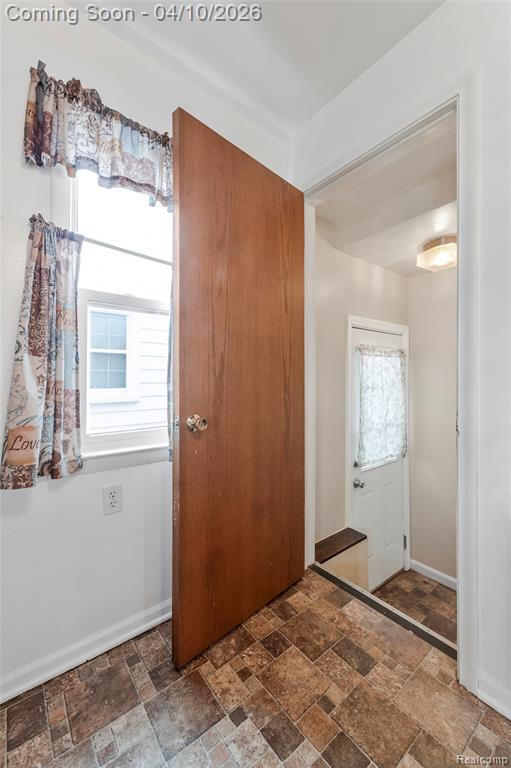 720 E Robert Avenue, Hazel Park, MI 48030 — Photo 14