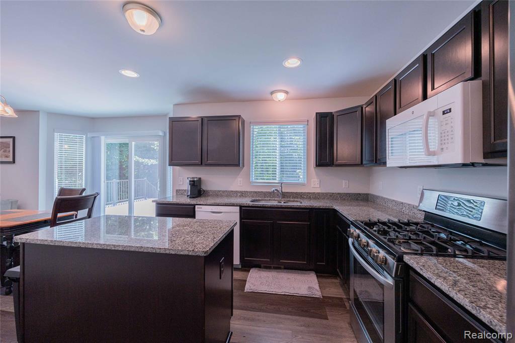 37467 S Dianne Lane, New Boston, MI 48164 — Photo 13