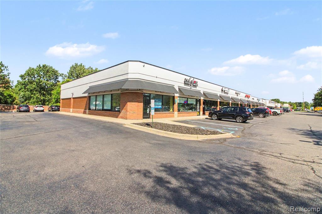 2124 W AUBURN Road, Rochester Hills, MI 48309