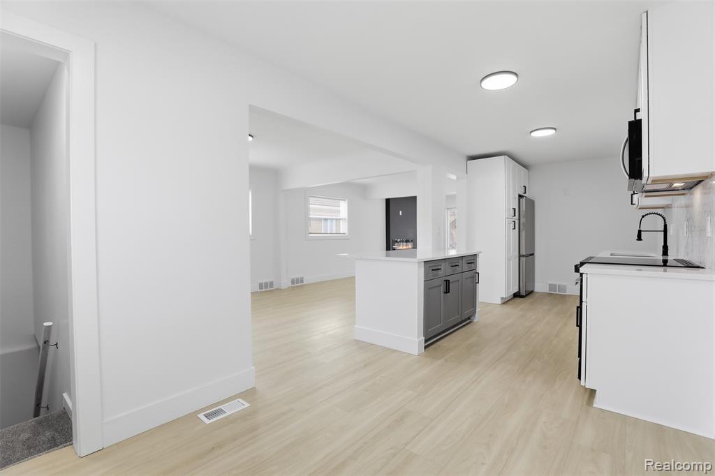 15230 Oakwood Drive, Oak Park, MI 48237 — Photo 14