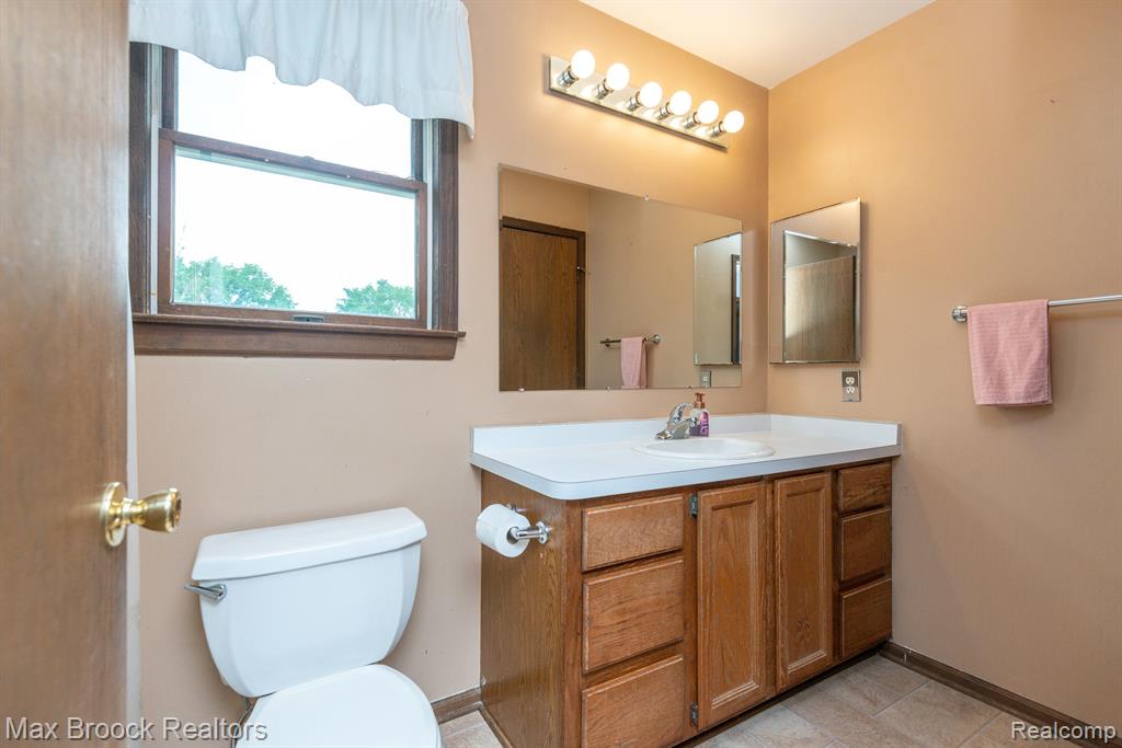 54320 BELCREST Drive, Milford, MI 48381 — Photo 35