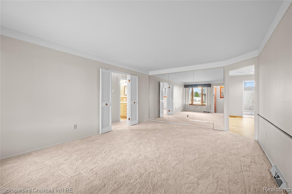 7479 Carrousel Boulevard, Westland, MI — Photo 11