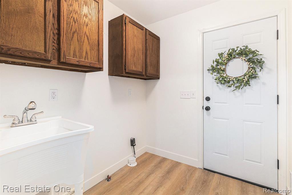 8893 S CHRISTINE Drive, Brighton, MI 48114 — Photo 18