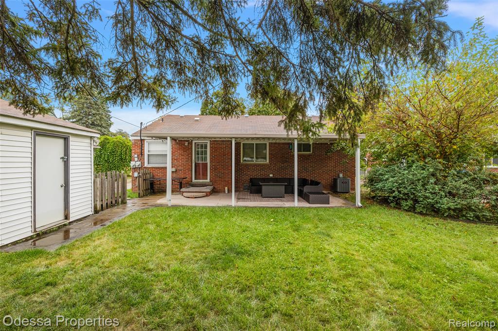 8641 Whitefield Street, Dearborn Heights, MI 48127 — Photo 35