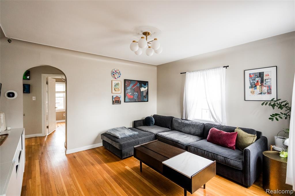 722 S Rembrandt Avenue, Royal Oak, MI 48067 — Photo 2
