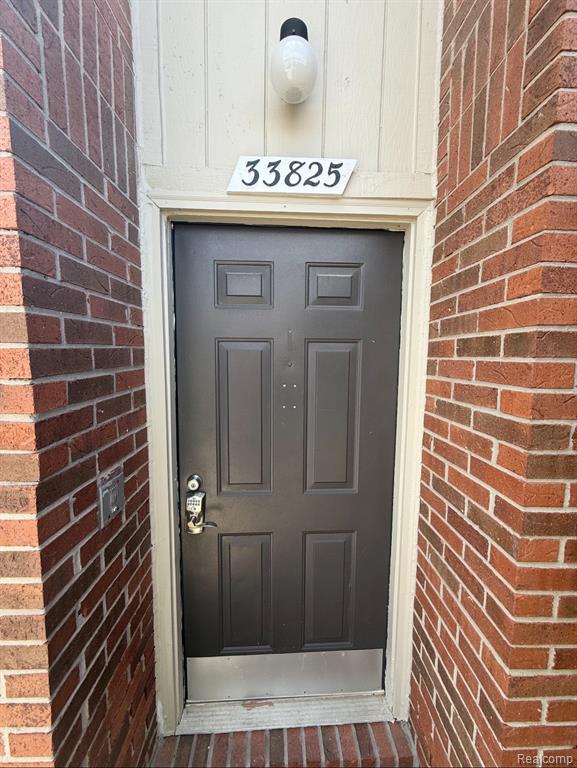 33825 Pondview Circle, Livonia, MI 48152 — front exterior