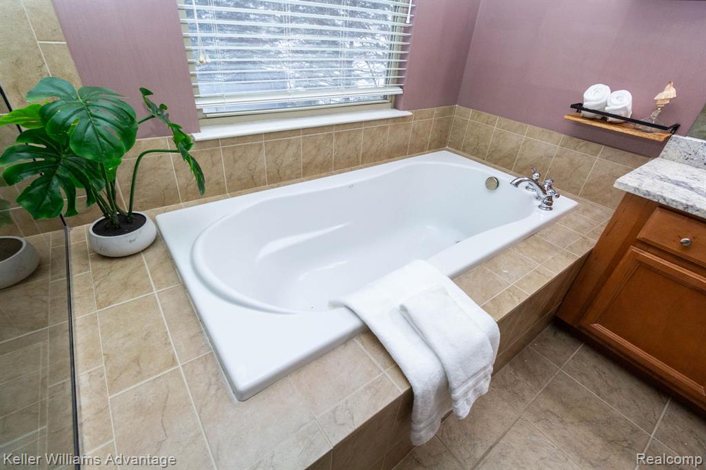 24975 Bloomfield Court, Novi, MI — Photo 25