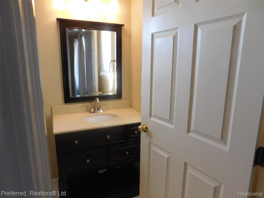 43124 PROVIDENCE Lane, Canton, MI 48188 — Photo 17