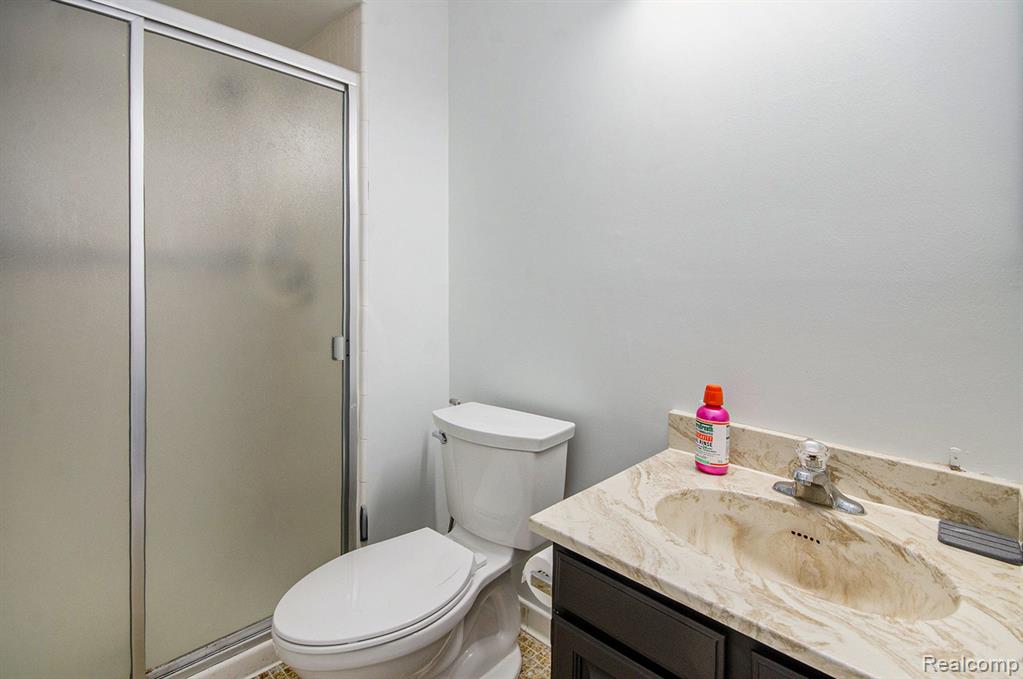 3045 Lindenwood Drive, Dearborn, MI 48120 — Photo 18