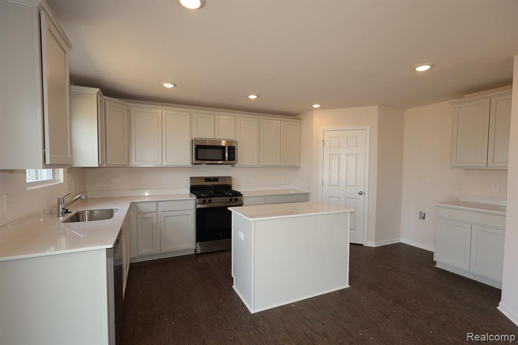362 Hidden River W, Holly, MI 48442 — Photo 5