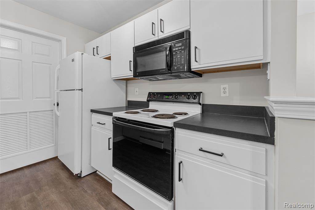 56103 CHESAPEAKE Trail, Shelby Twp, MI 48316 — Photo 16
