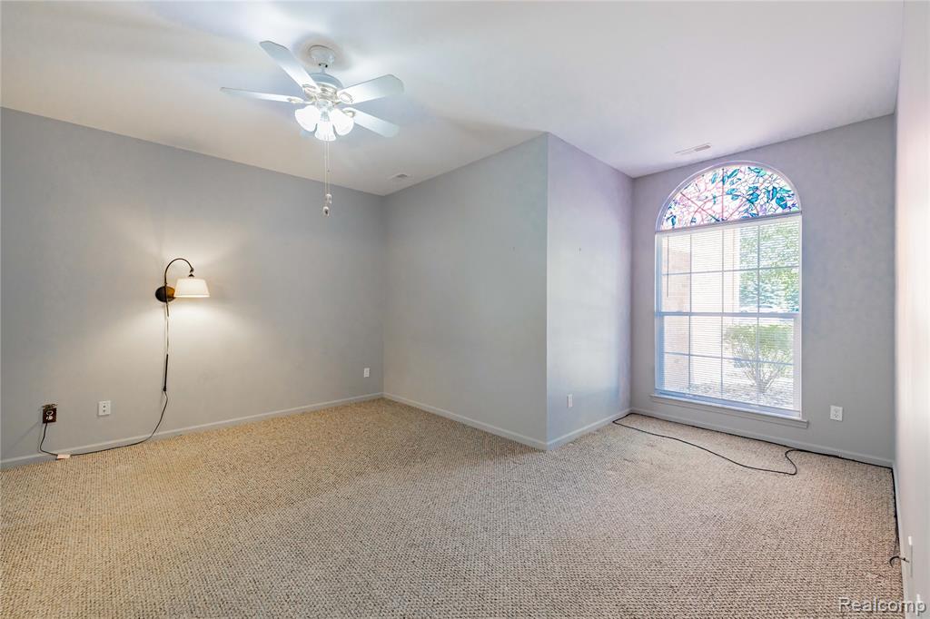 23030 Williamsburg Circle, 15, Woodhaven, MI 48183 — Photo 12