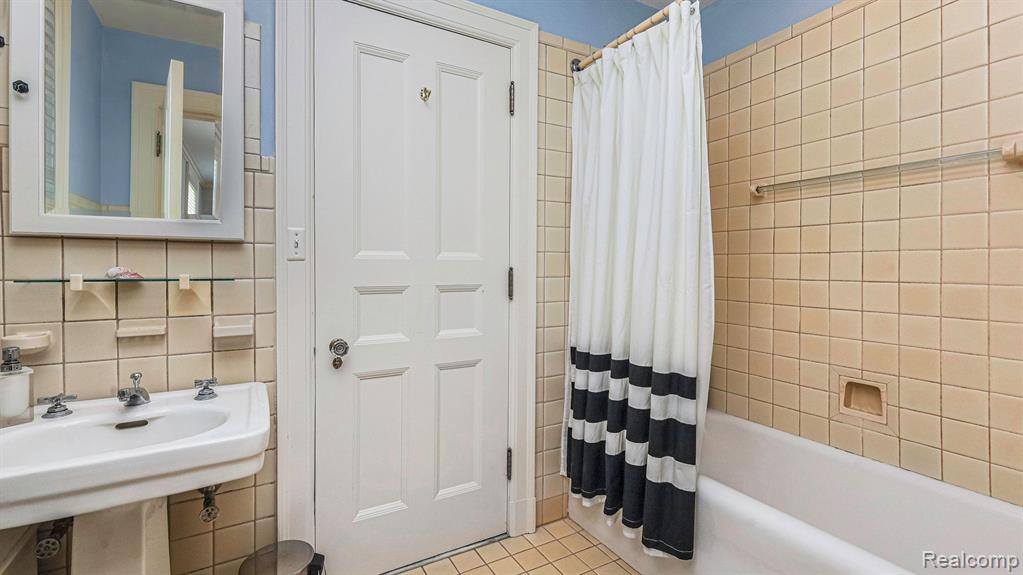 97 TOURAINE Road, Grosse Pointe Farms, MI 48236 — Photo 31