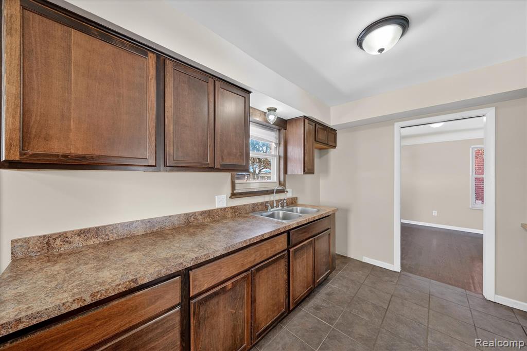 16844 Shaftsbury Avenue, Detroit, MI 48219 — Photo 15