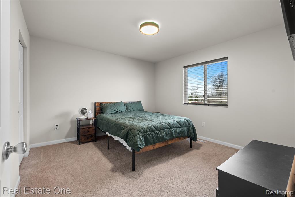 2273 Apple Tree Drive, Burton, MI 48519 — Photo 16