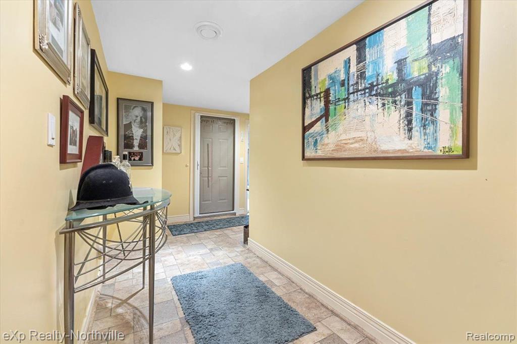 9283 FIRWOOD Road, South Lyon, MI 48178 — Photo 32