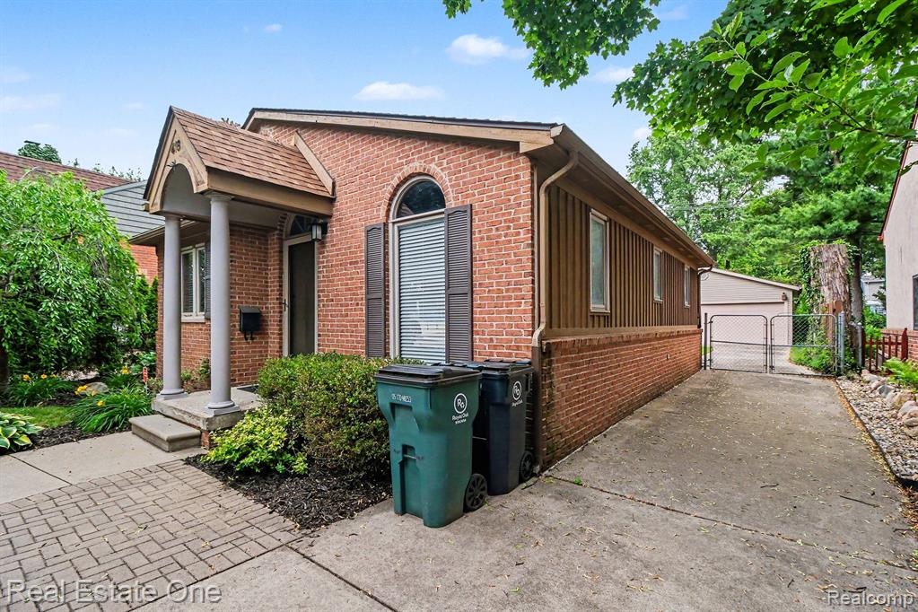 418 Austin Avenue, Royal Oak, MI 48067 — Photo 2