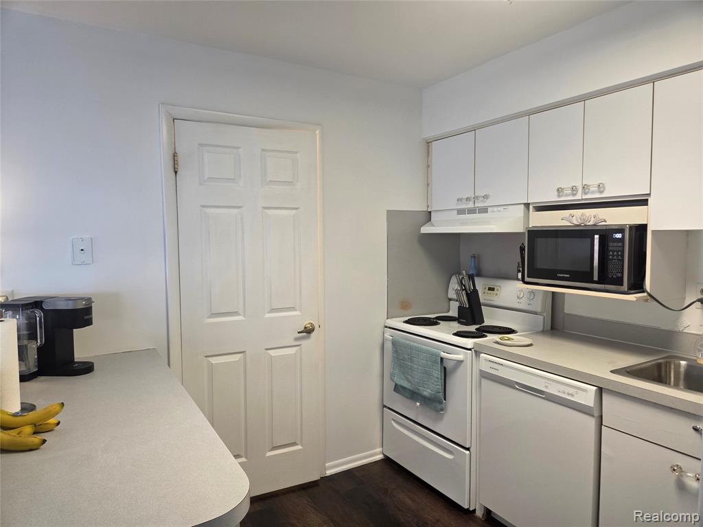 4202 Park Forest Drive, Flint, MI 48507 — Photo 14