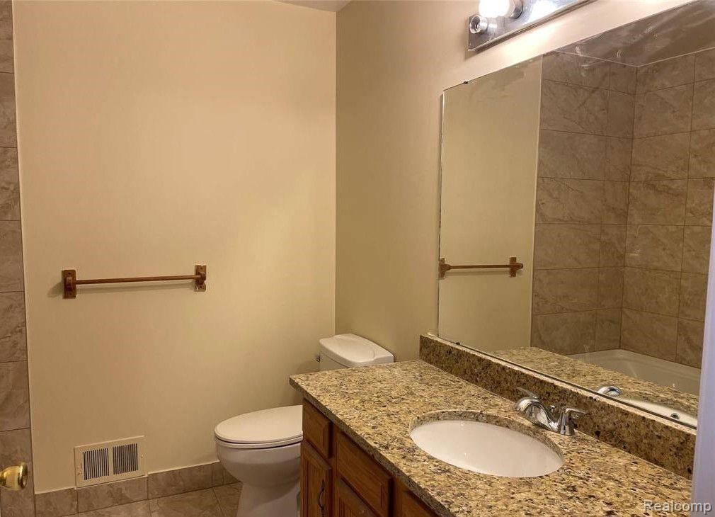 5483 Seabreeze Lane, Sterling Heights, MI 48310 — Photo 19