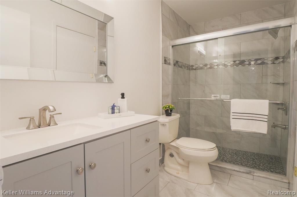 5262 Kingsfield Drive, West Bloomfield, MI — Photo 23