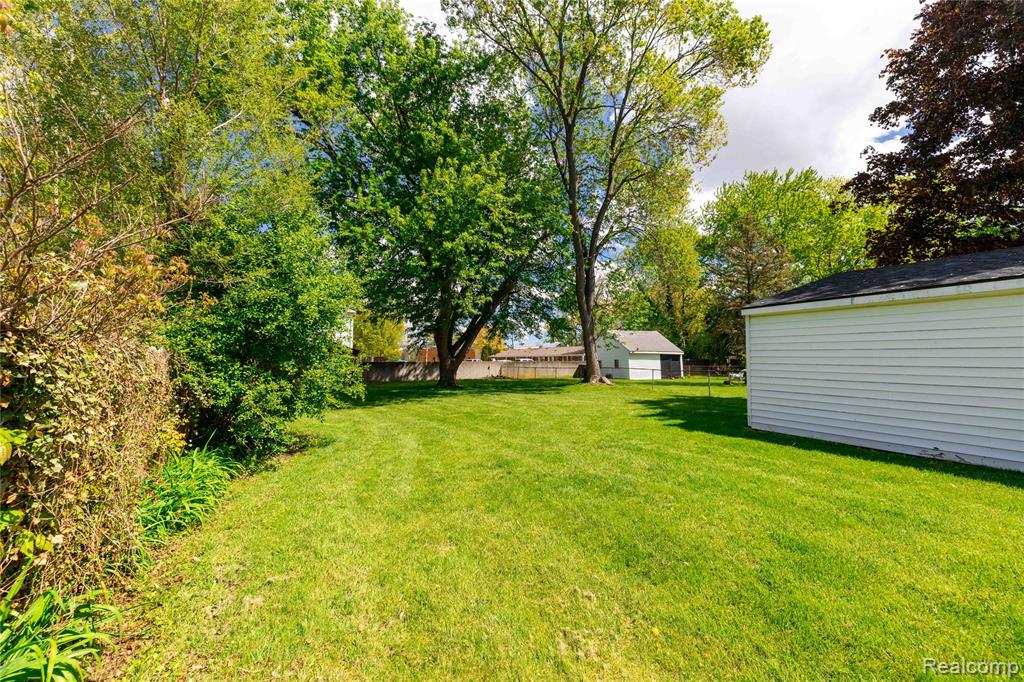 569 Hendrickson Boulevard, Clawson, MI — Photo 34