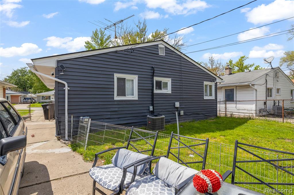 12030 Arcola Street, Livonia, MI 48150 — Photo 13