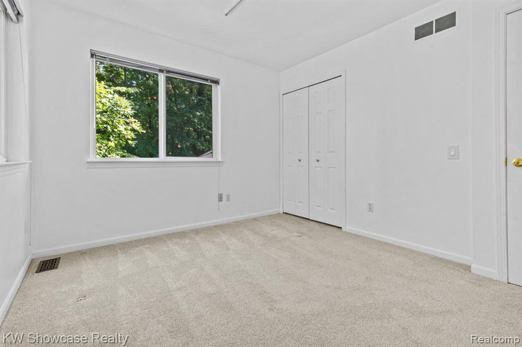 6255 WHISPERING MEADOWS Drive, White Lake, MI 48383 — Photo 42