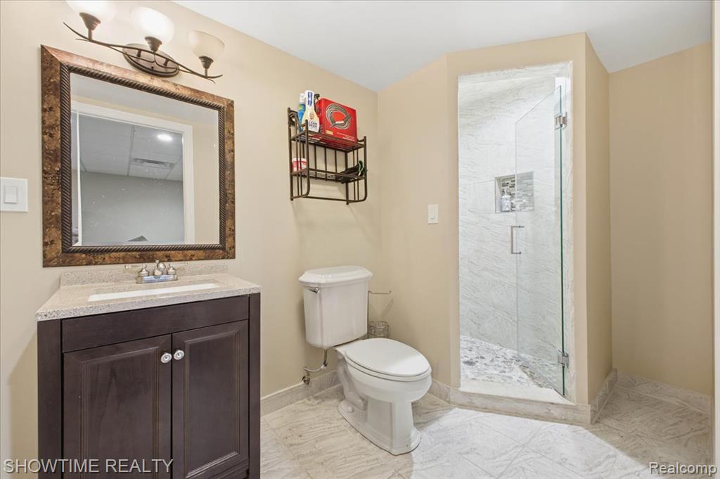 4157 Springbrook Drive, Sterling Heights, MI 48314 — Photo 48