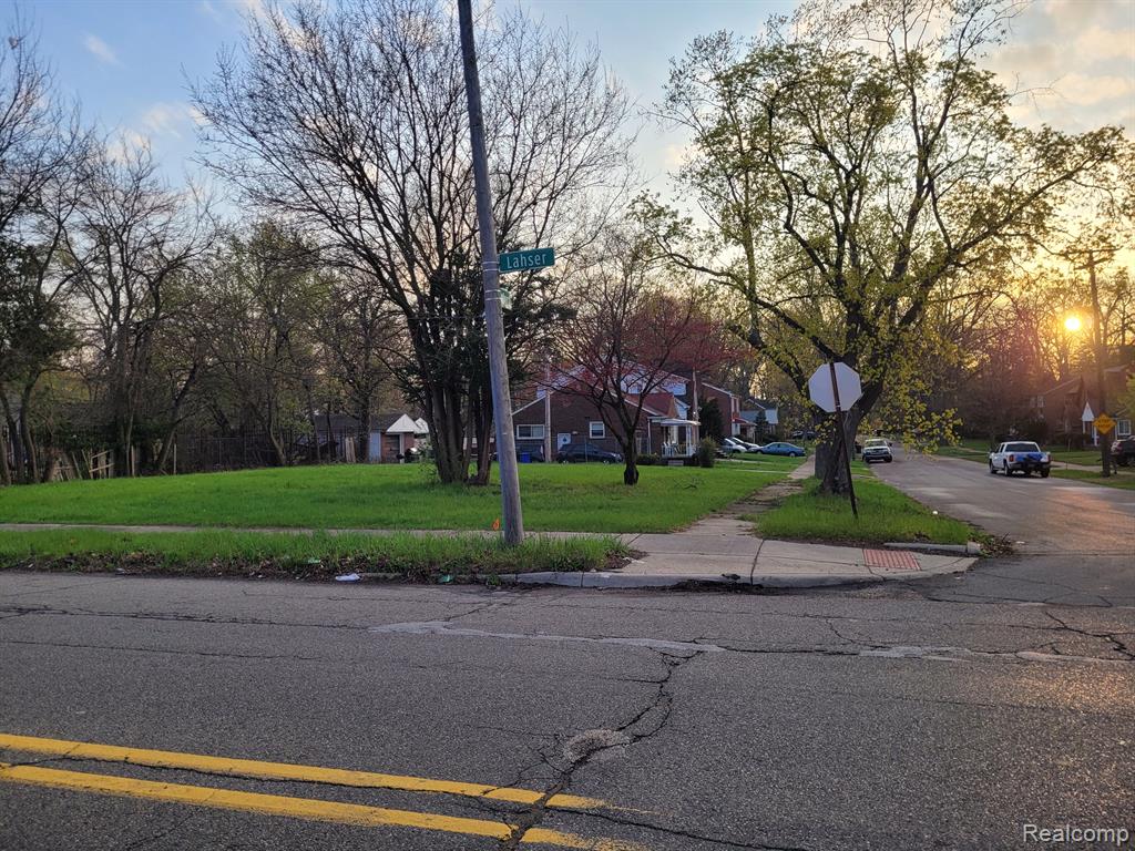18435 LAHSER Road, Detroit, MI 48219 — Photo 2