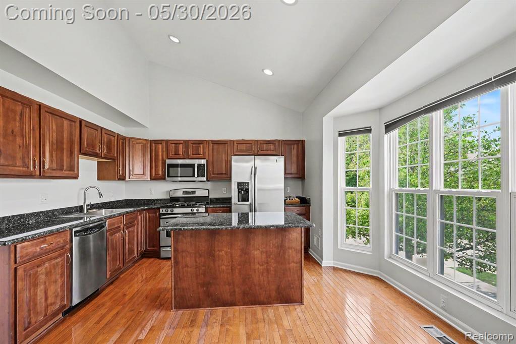 776 PAINT CREEK Drive, Troy, MI 48085 — Photo 11