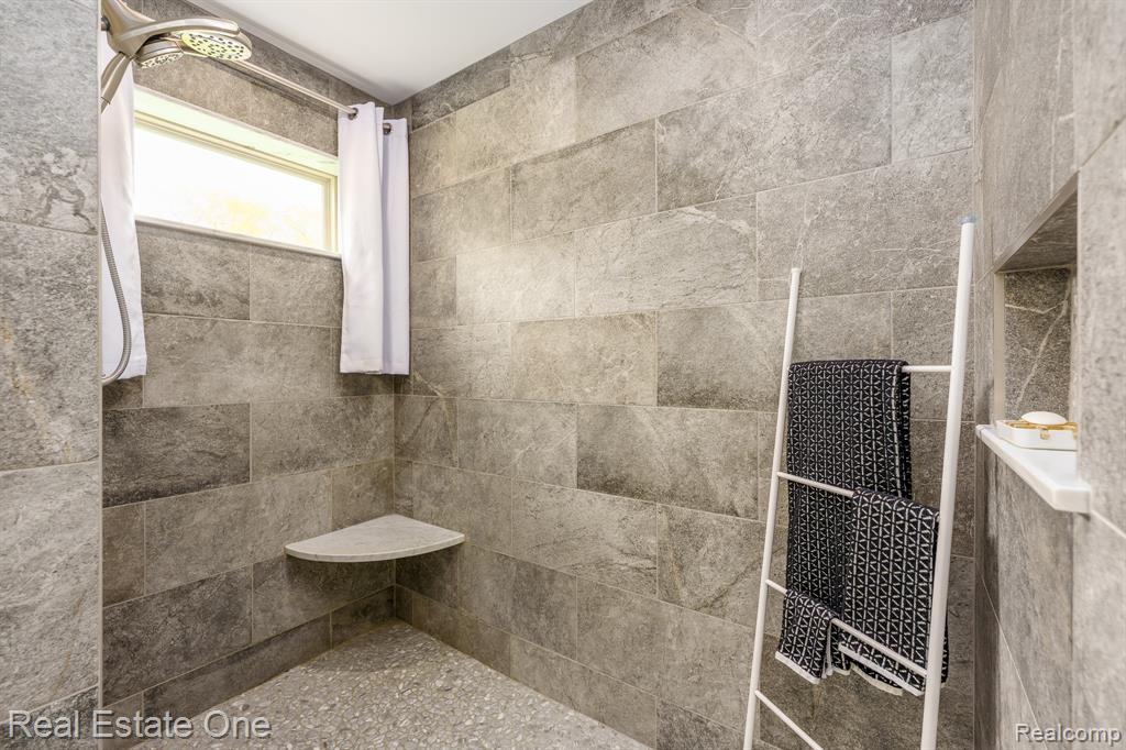 9243 Sherwood Drive, Davisburg, MI 48350 — Photo 22