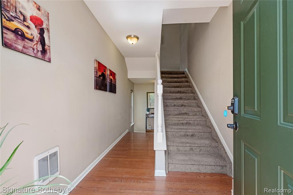 601 Village Lane, Milford, MI 48381 — Photo 10