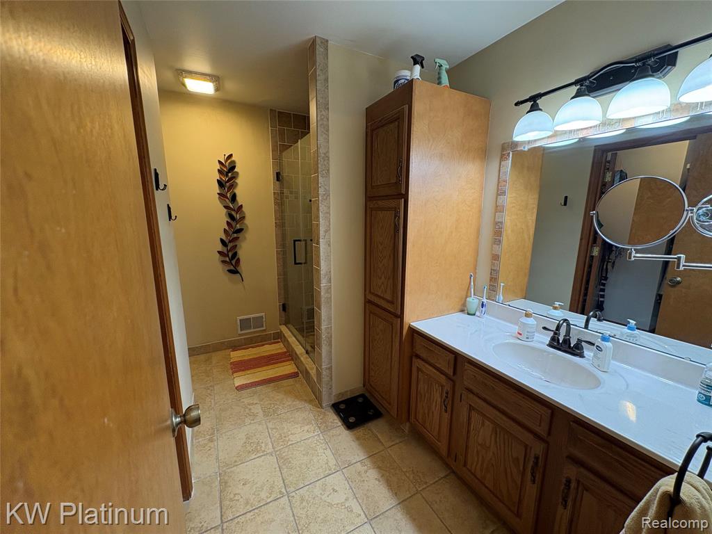 285 Hemlock Lane, Marysville, MI 48040 — Photo 15