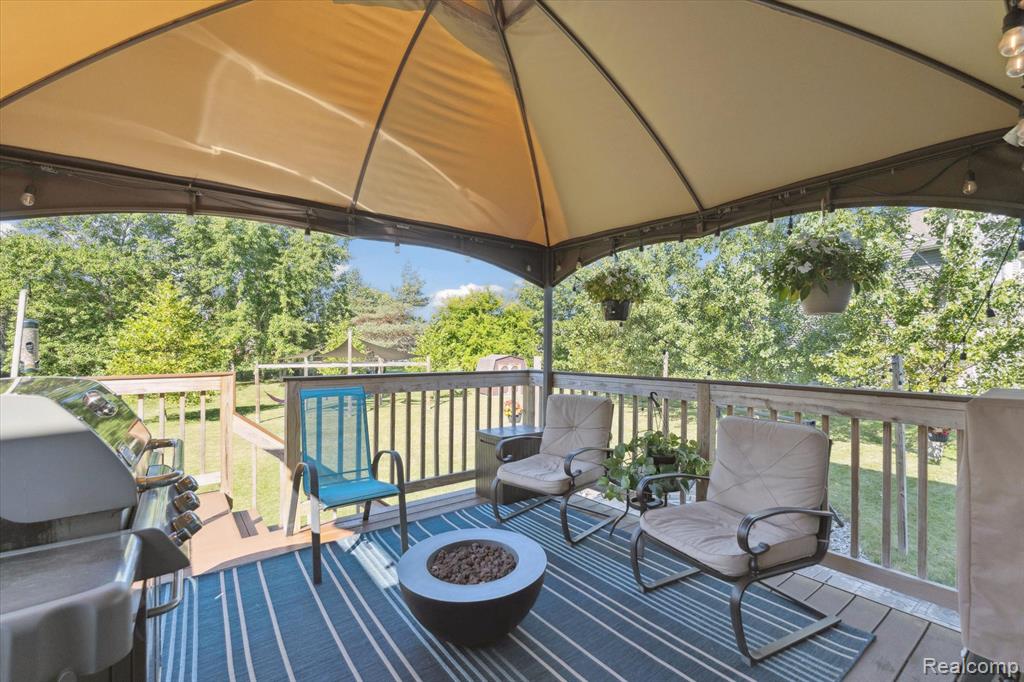 7056 Glenmeadow Court, Grand Blanc, MI 48439 — Photo 43